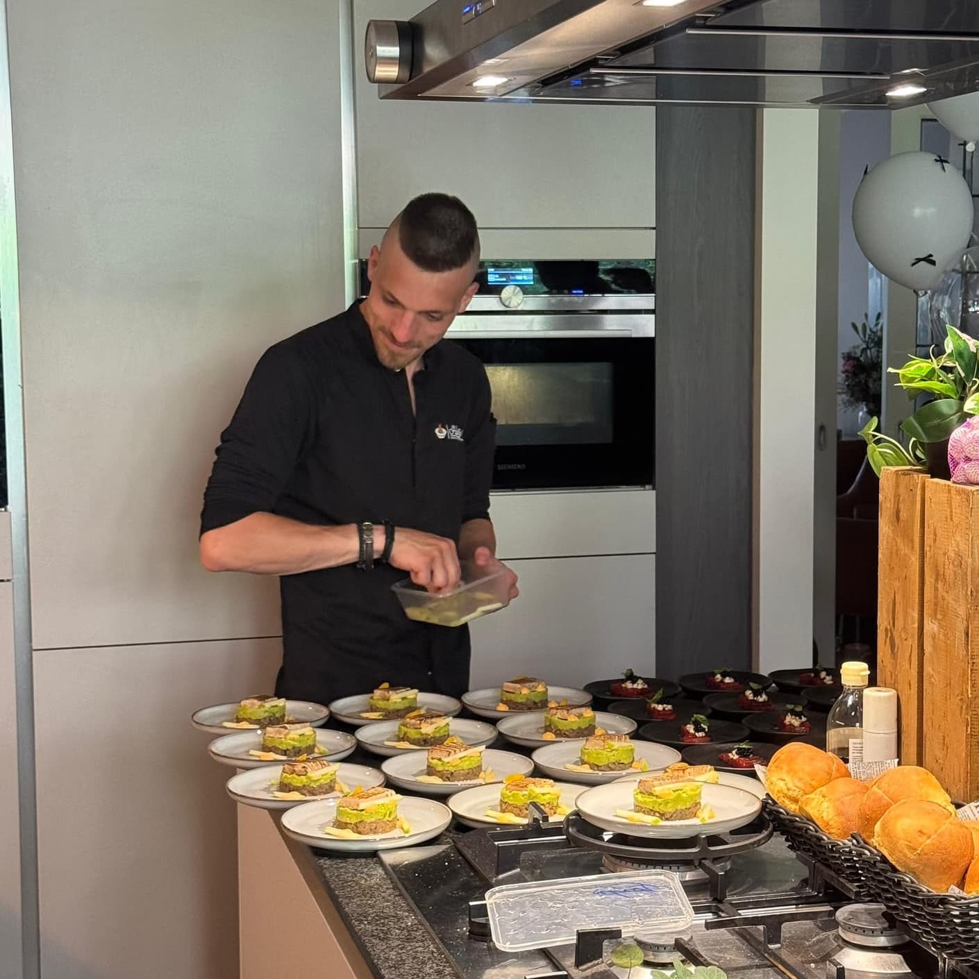 Harry bereidt gerechten tijdens live cooking